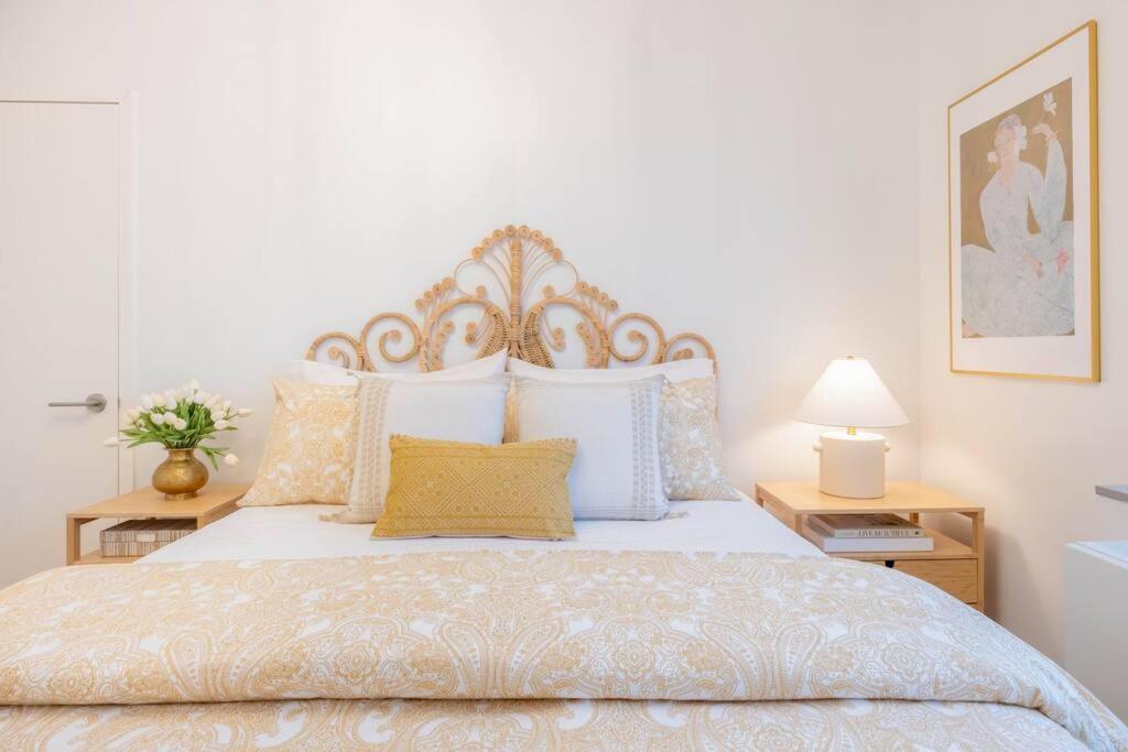 Designer Apt For 6, City Views, Near Times Square! Apartment *