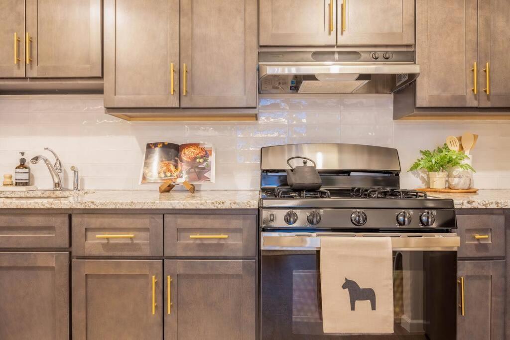 Designer Apt For 6, City Views, Near Times Square! *