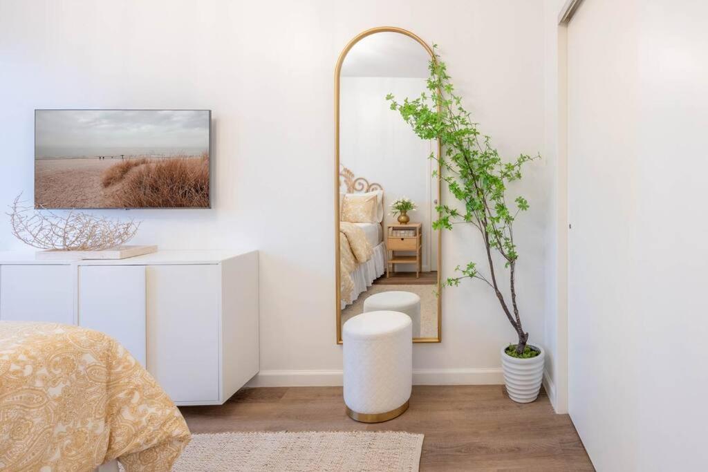 Designer Apt For 6, City Views, Near Times Square! * New York
