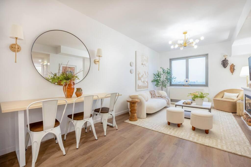 Apartment Designer Apt For 6, City Views, Near Times Square! *