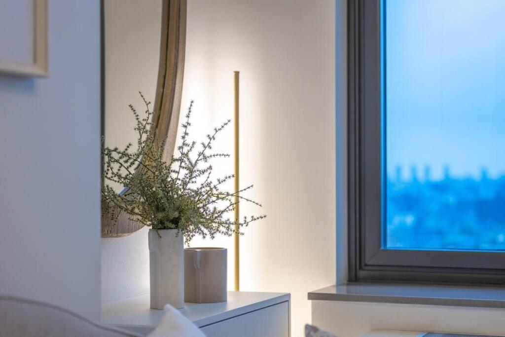 Designer Apt For 6, City Views, Near Times Square! *