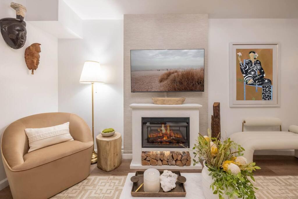 Designer Apt For 6, City Views, Near Times Square! New York