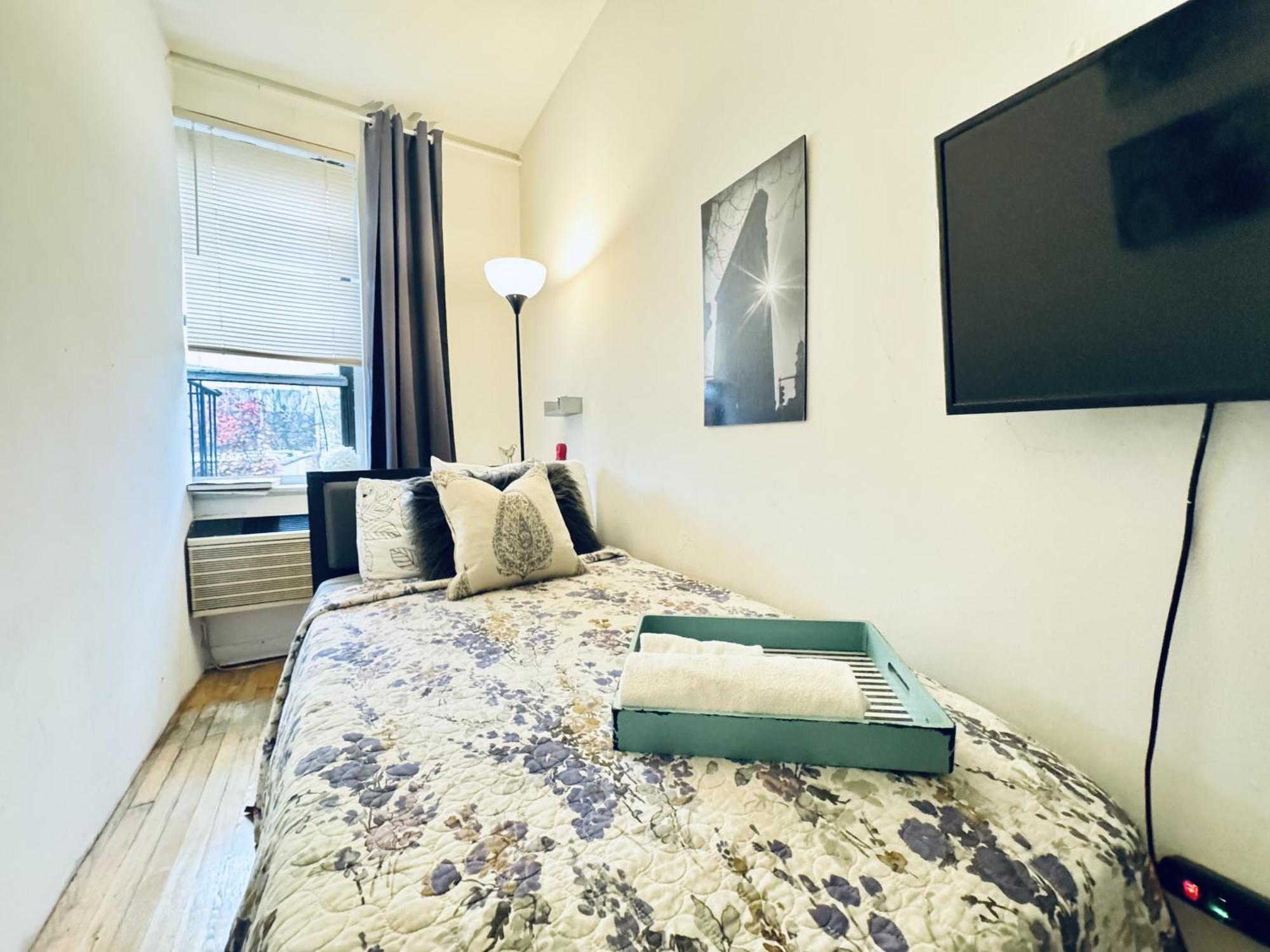 Guest house Long In Shared In Ues - Manhattan New York