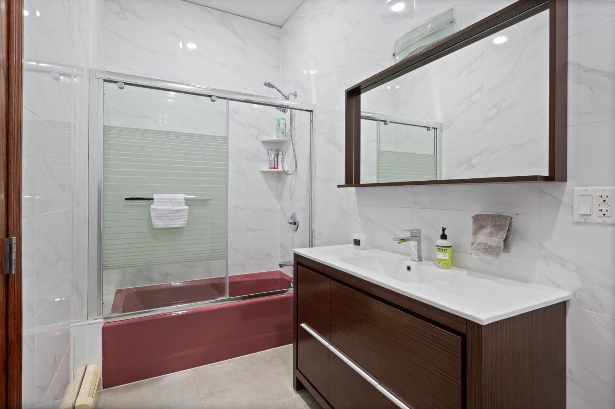 Massive Soho Loft 5bedrooms 2 Baths - 2500 Sqft Hotel *