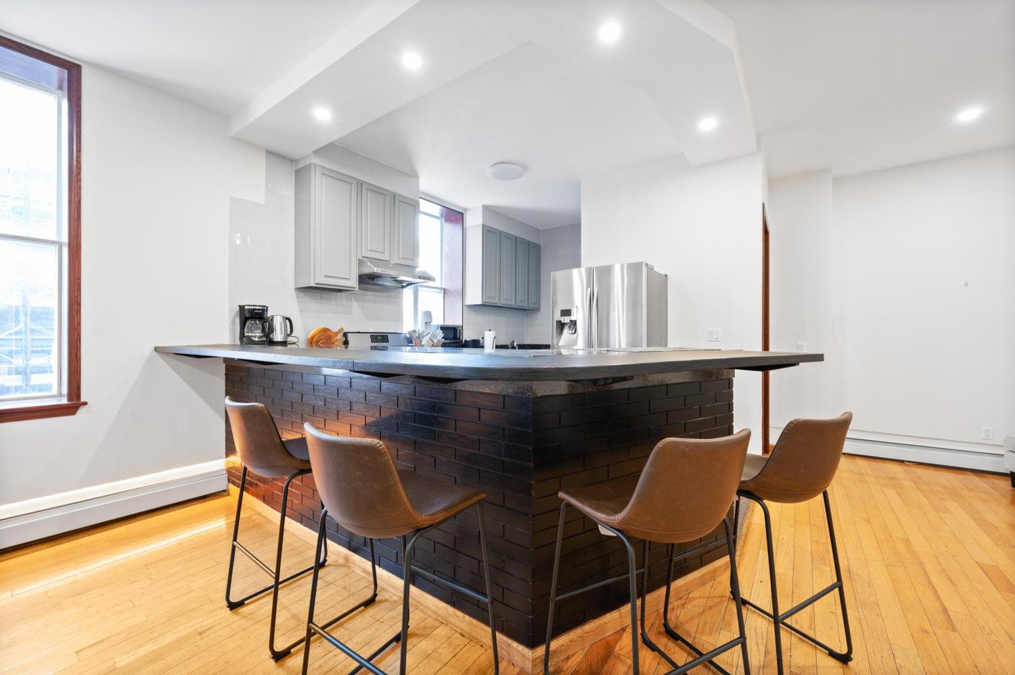 Massive Soho Loft 5bedrooms 2 Baths - 2500 Sqft Hotel *