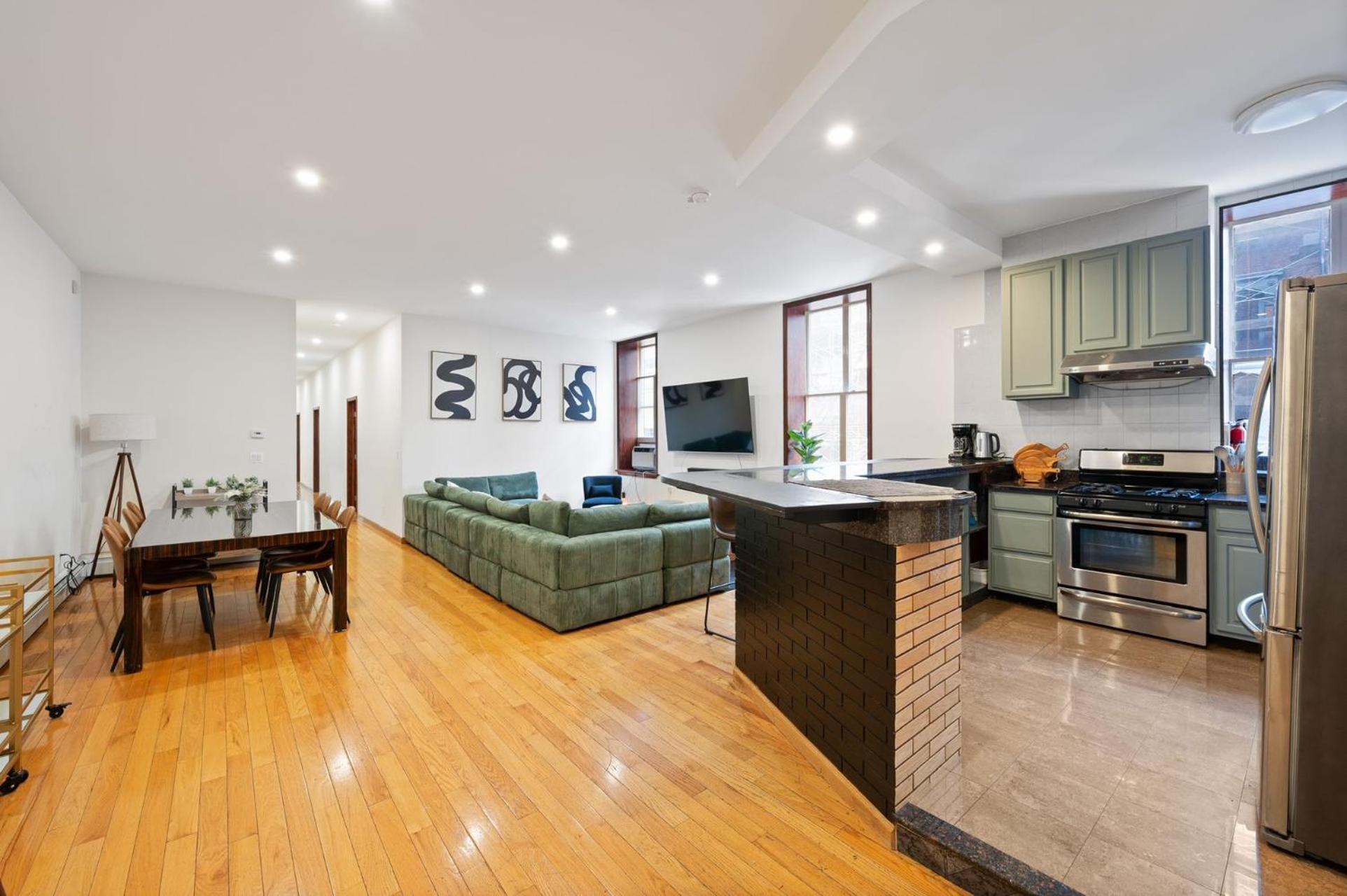 Massive Soho Loft 5bedrooms 2 Baths - 2500 Sqft Hotel *