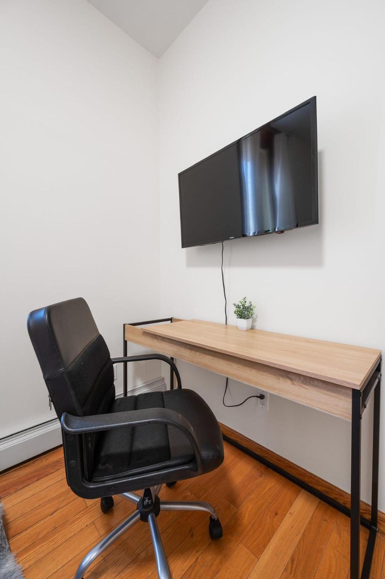 Massive Soho Loft 5bedrooms 2 Baths - 2500 Sqft
