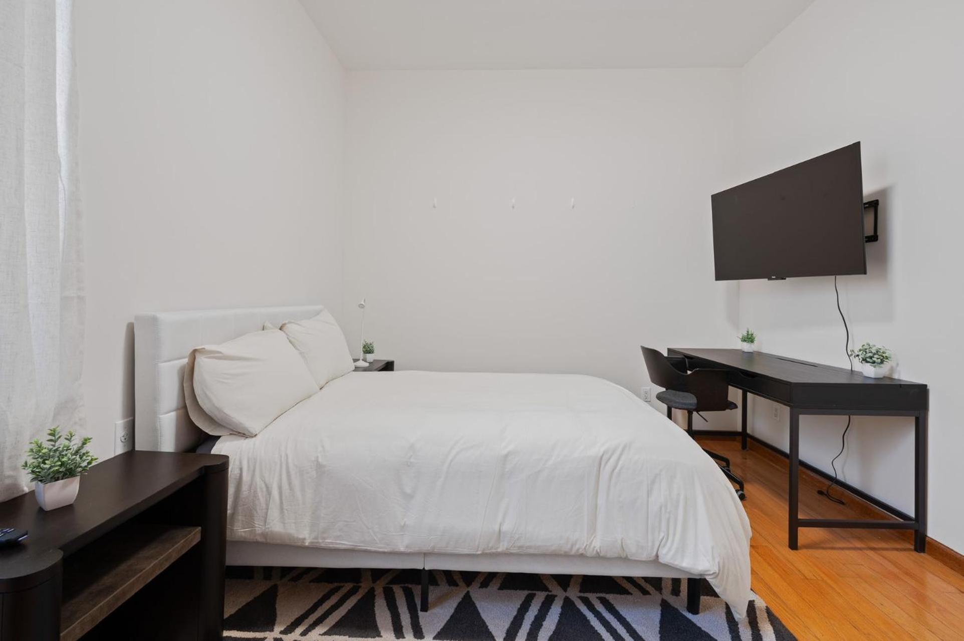 Massive Soho Loft 5bedrooms 2 Baths - 2500 Sqft *