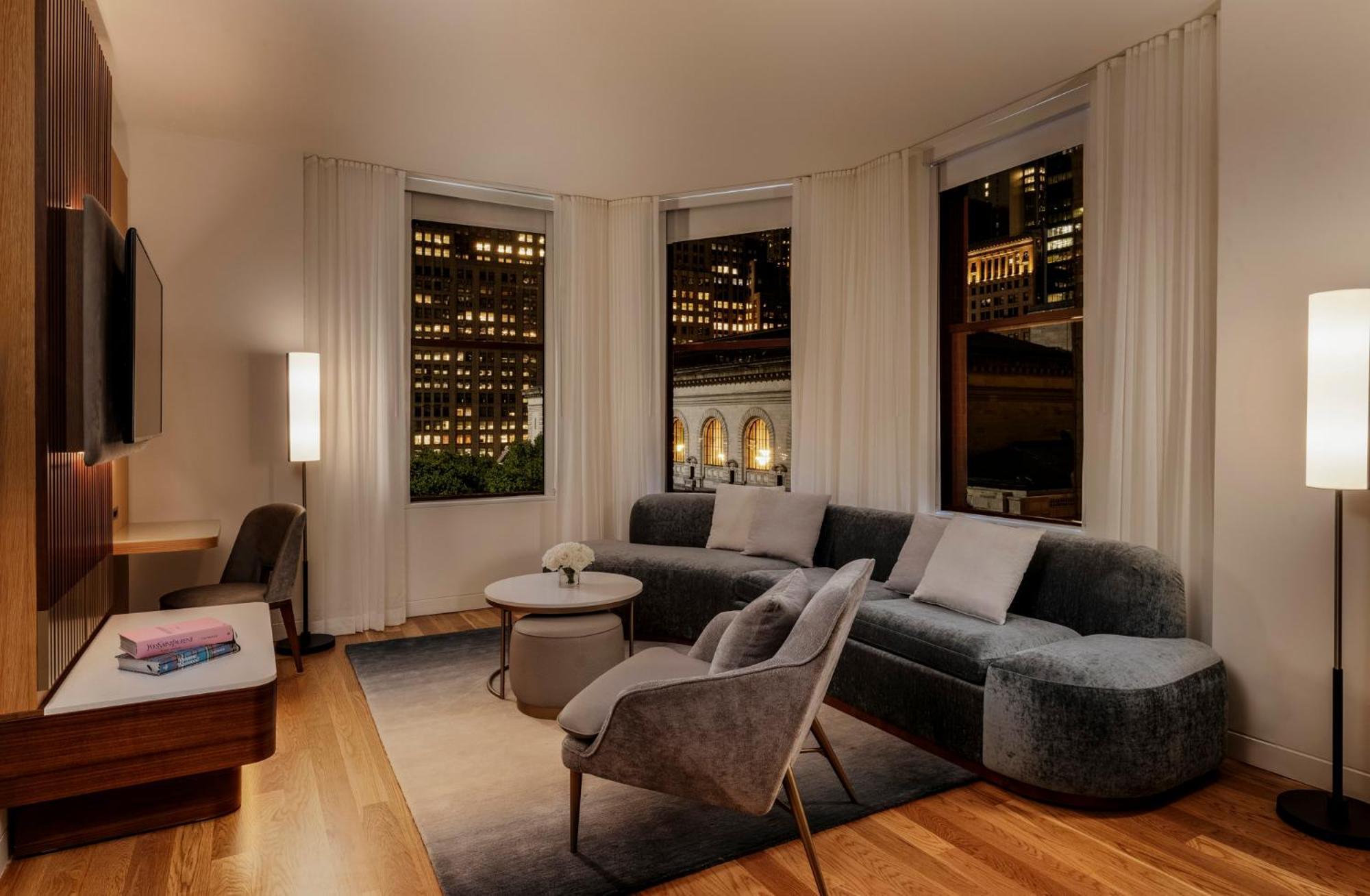 Khách sạn Bryant Park 4*