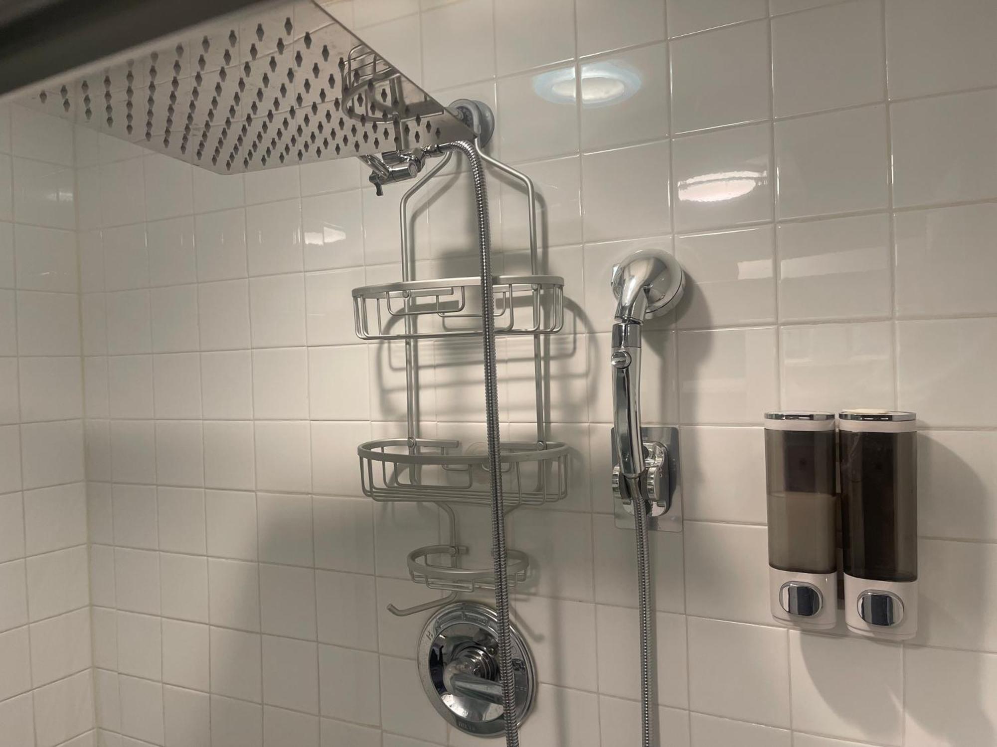 Brooklyn Spacious Space With Private Entrance, Bathroom, & Backyard - Full-kitchen Apartamento