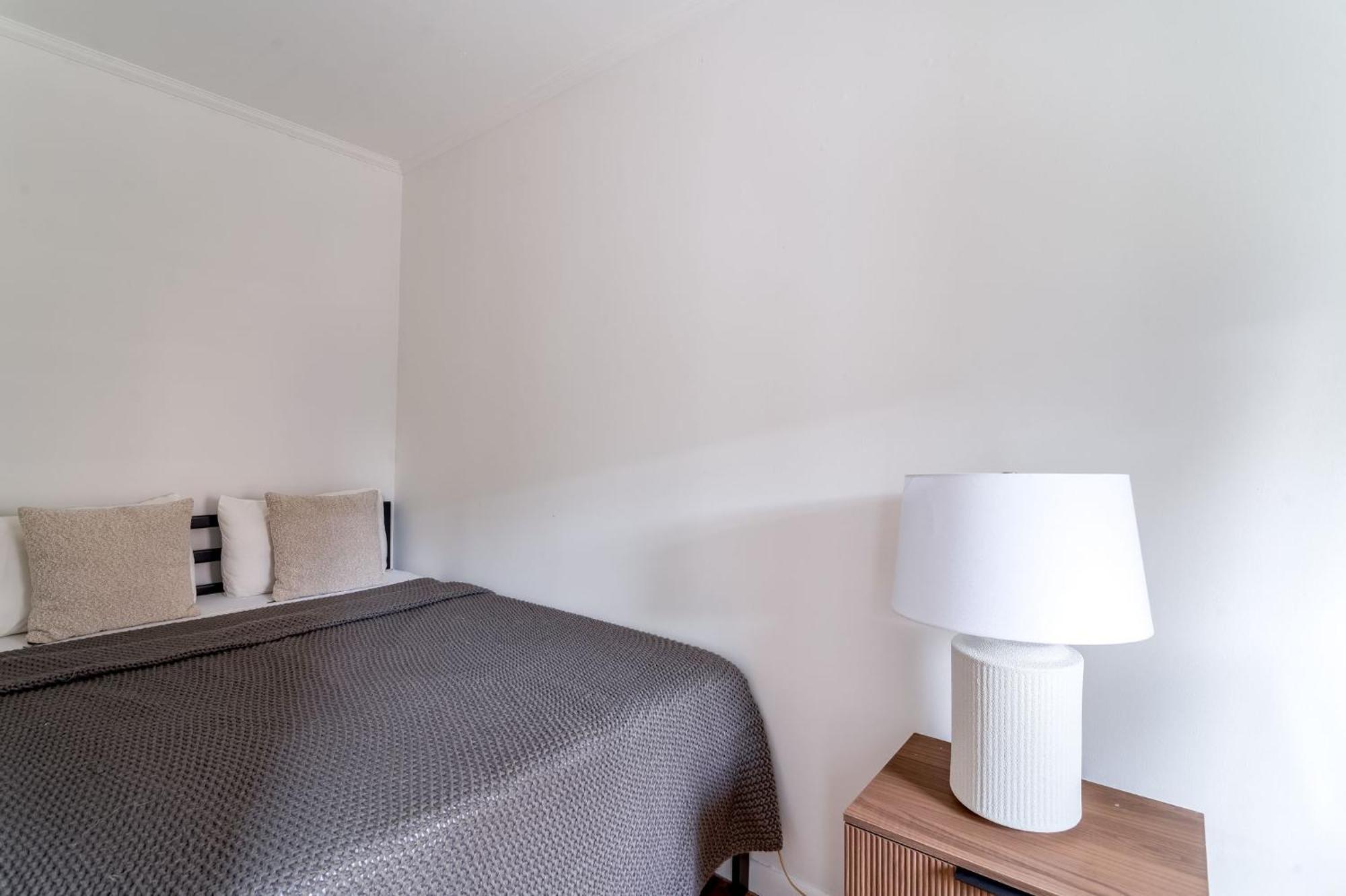 Căn hộ Bright 3br 1ba Retreat In Hells Kitchen Steps From Times Square *