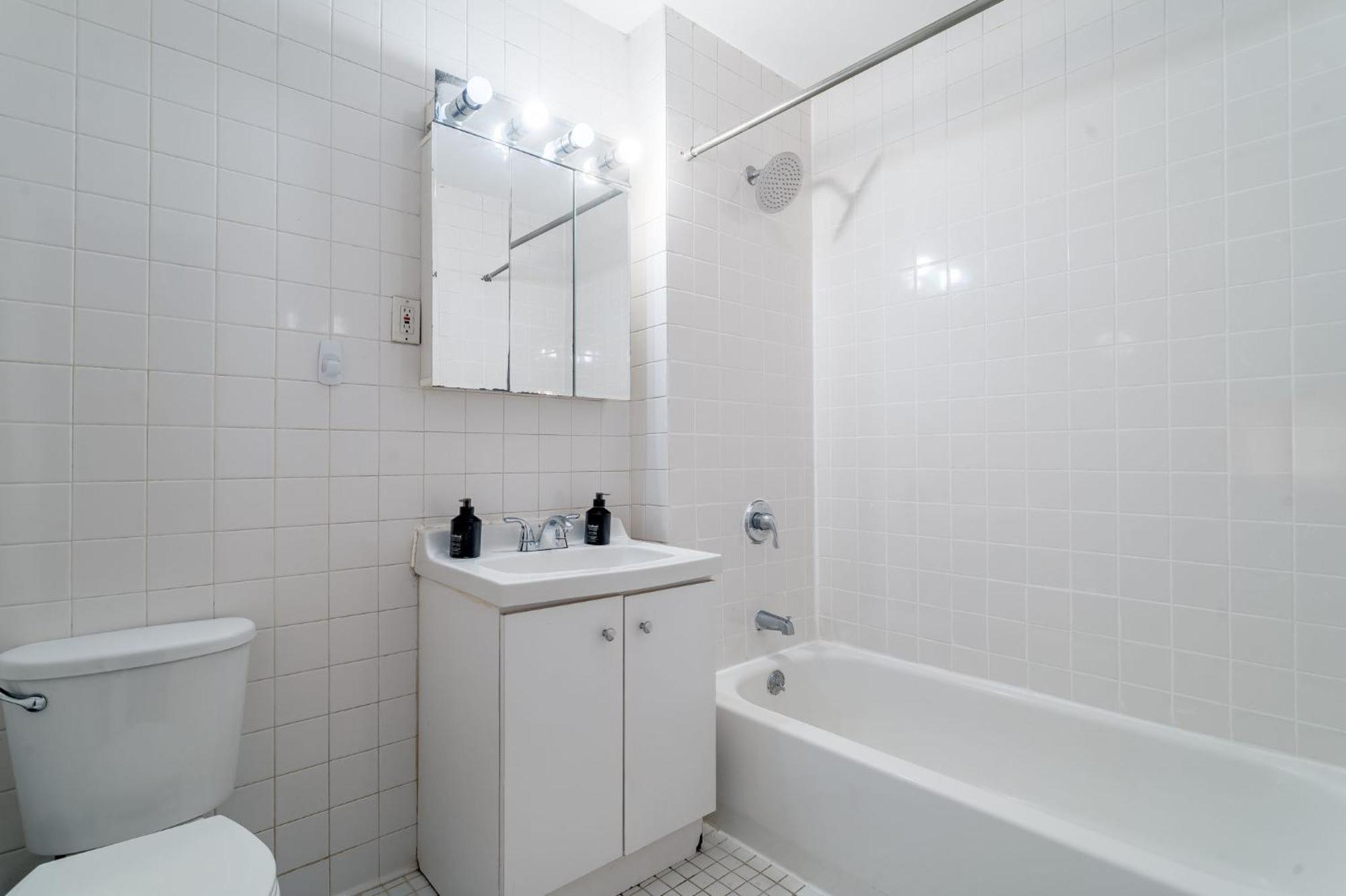 Bright 3br 1ba Retreat In Hells Kitchen Steps From Times Square Căn hộ *