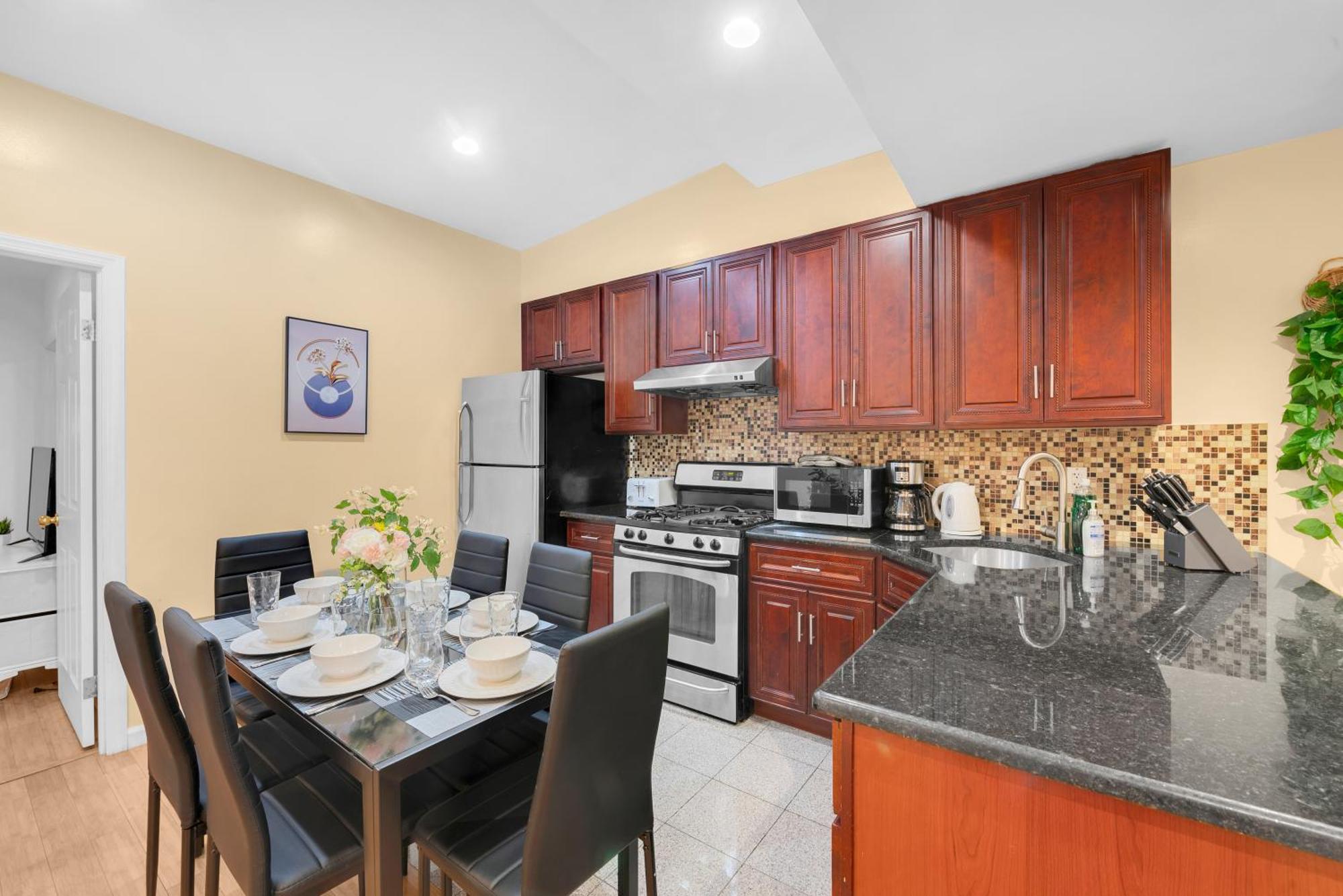 Apartment Gorgeous 4 Bedroom 2 Bathroom Nyc