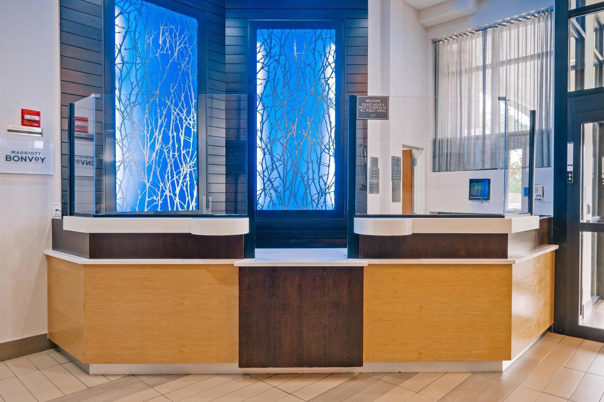 Khách sạn Fairfield By Marriott Laguardia Airport/astoria 3*