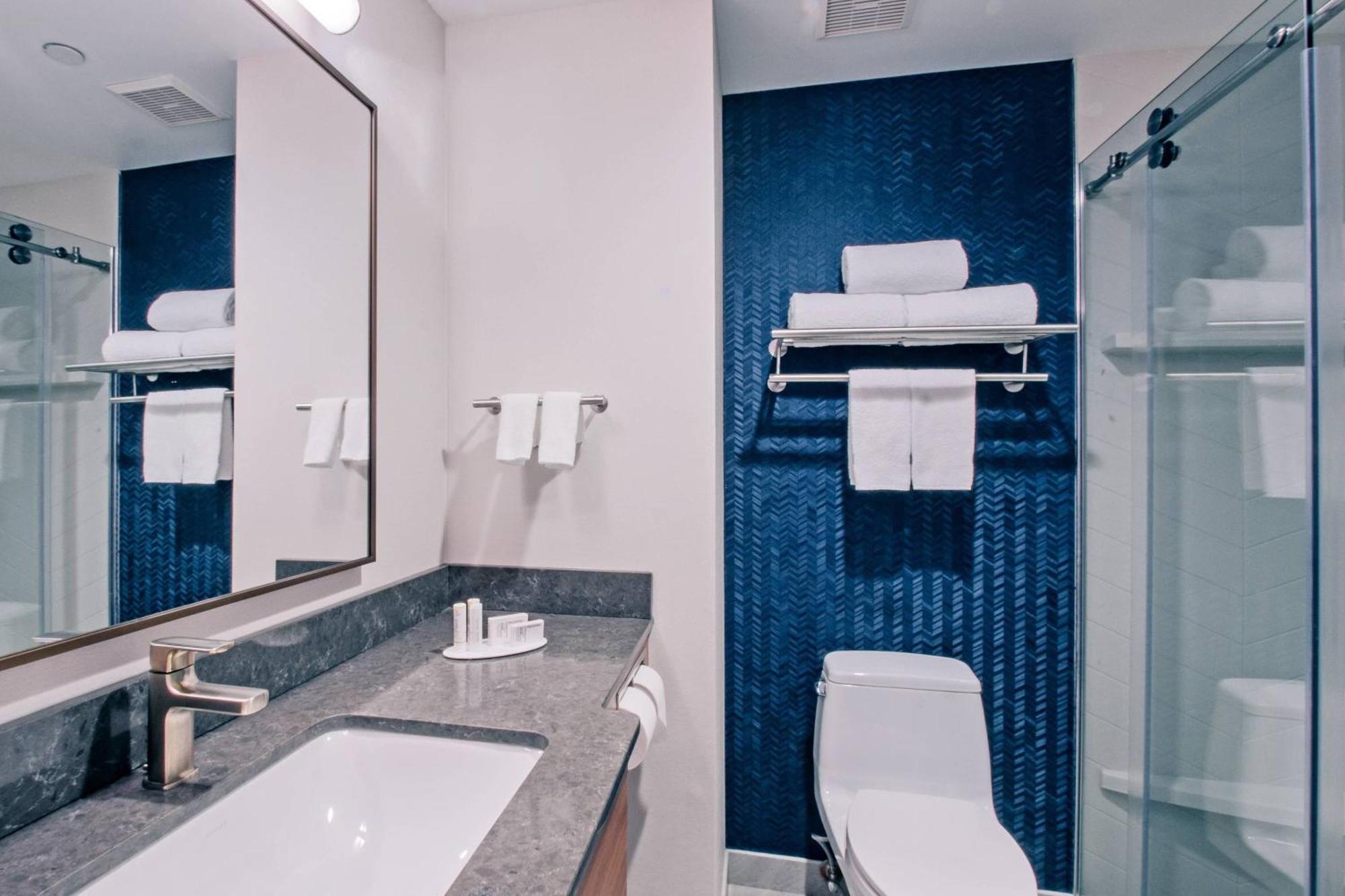 Khách sạn Fairfield By Marriott Laguardia Airport/astoria 3*