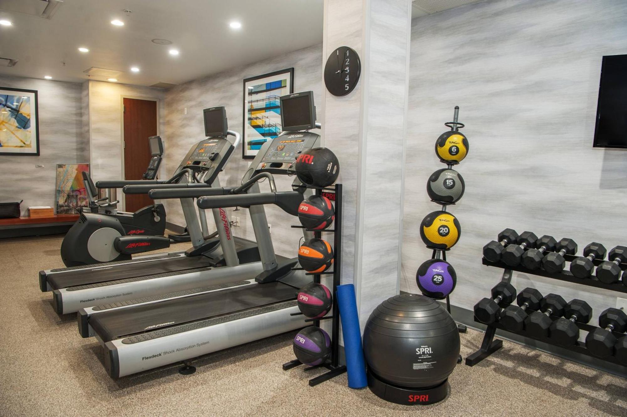 Khách sạn Fairfield & By Marriott Brooklyn 3*