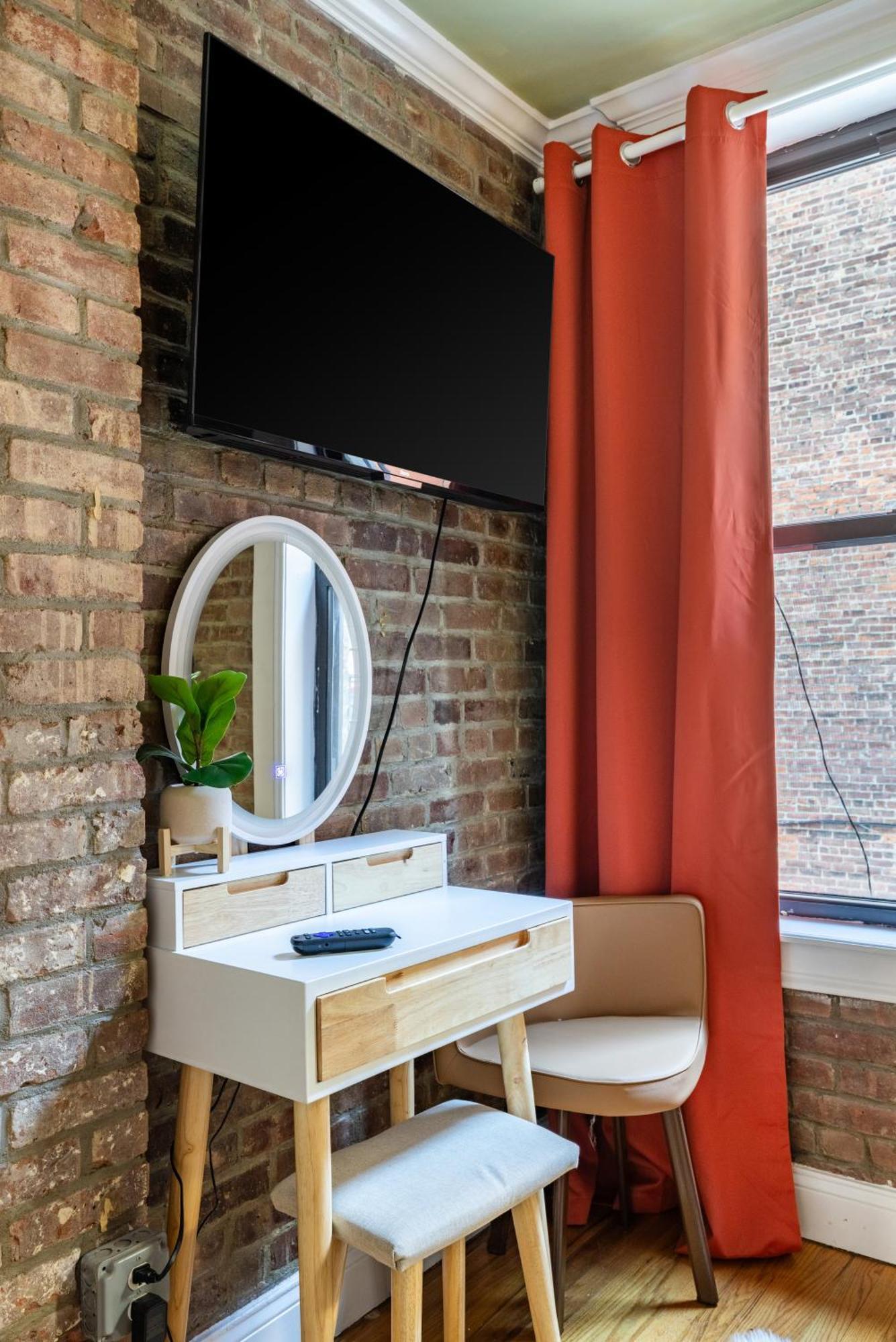 2 Bedroom Unit In Lower Manhattan