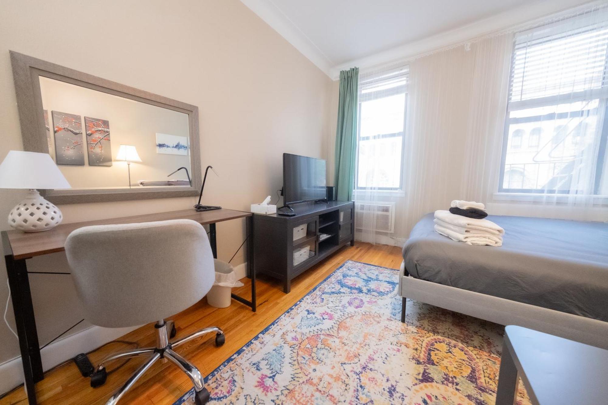 Bright Studio In Central Nyc Apartment