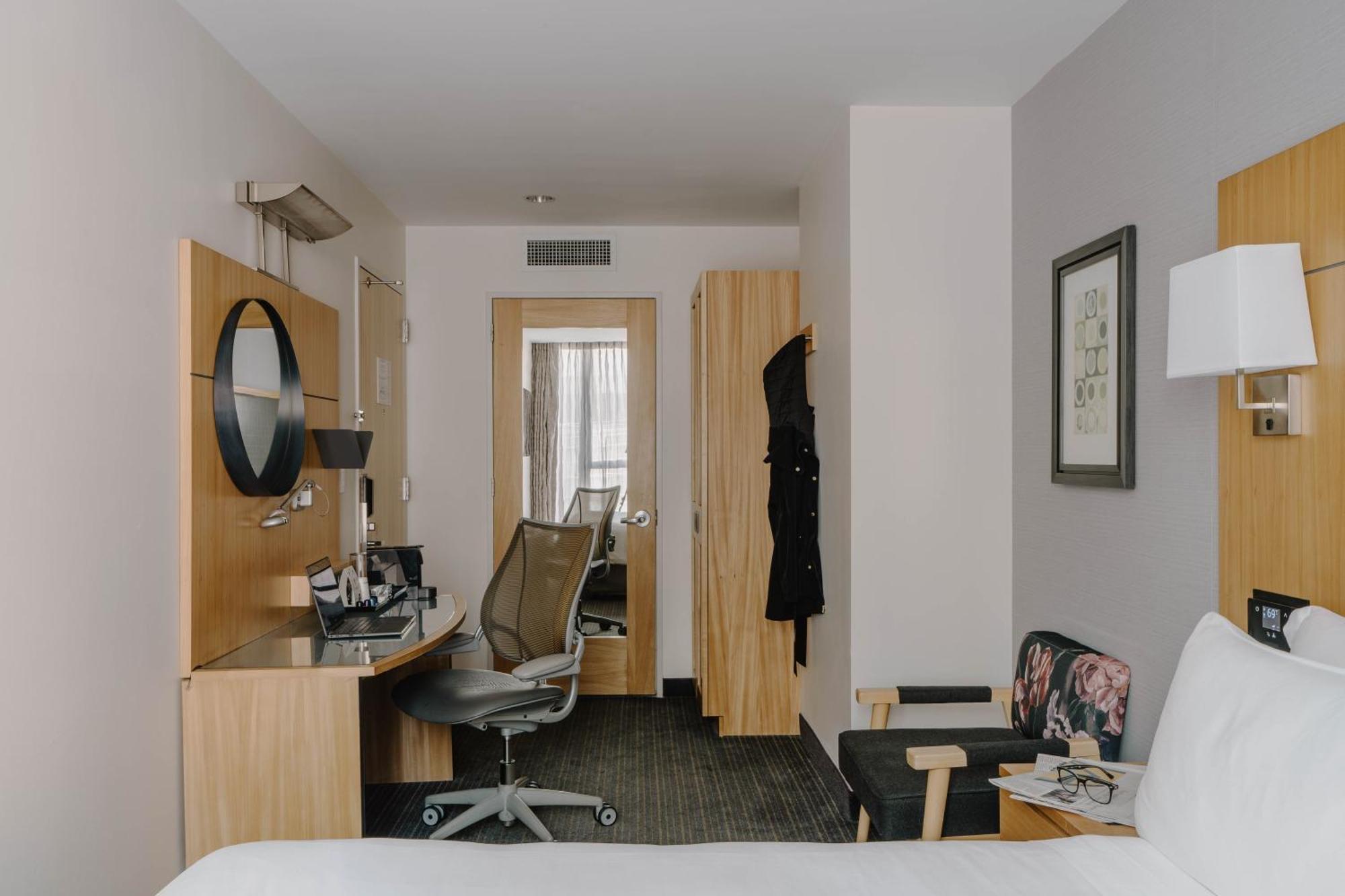 Khách sạn World Center 4*