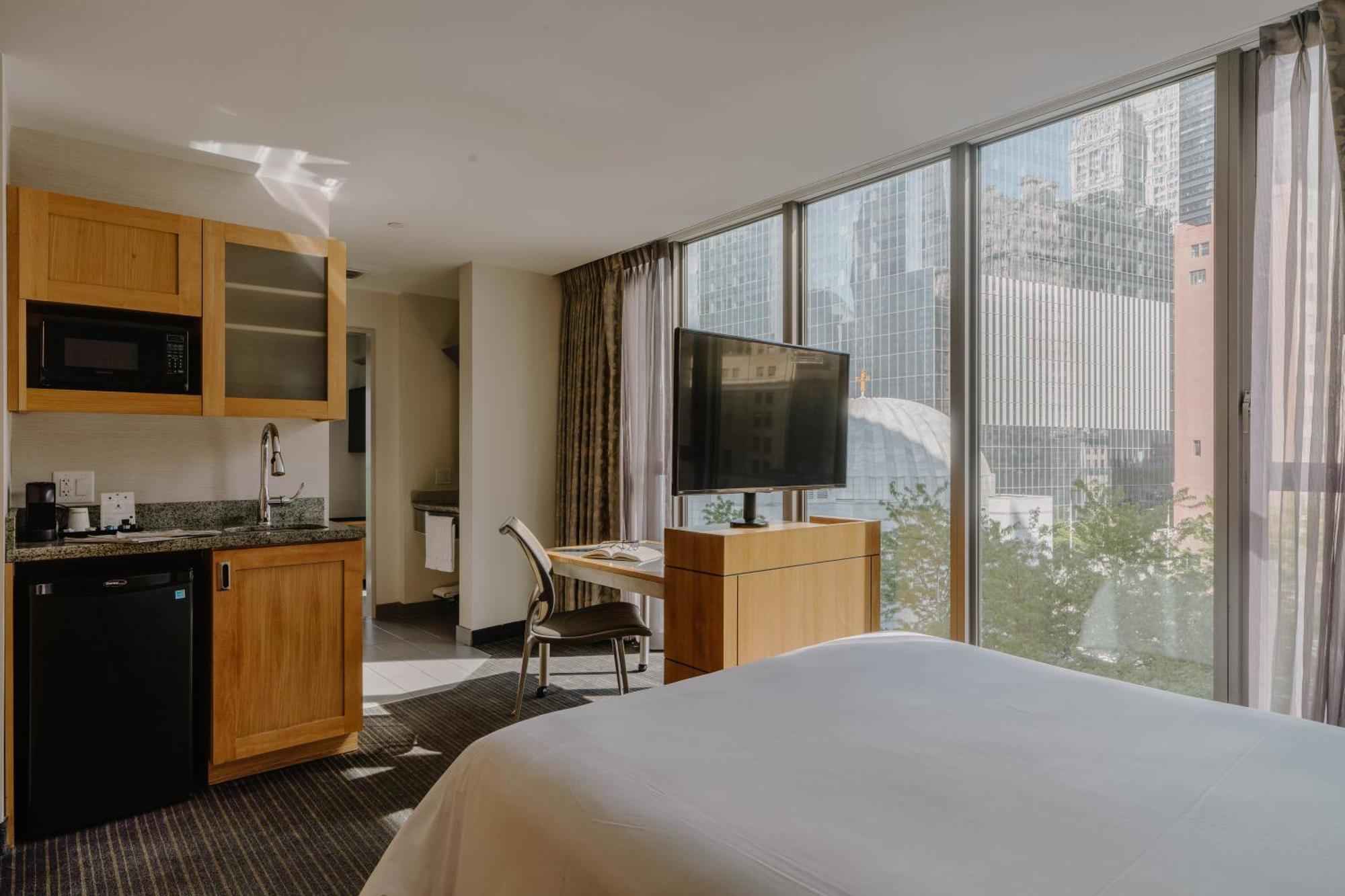 World Center Khách sạn 4*