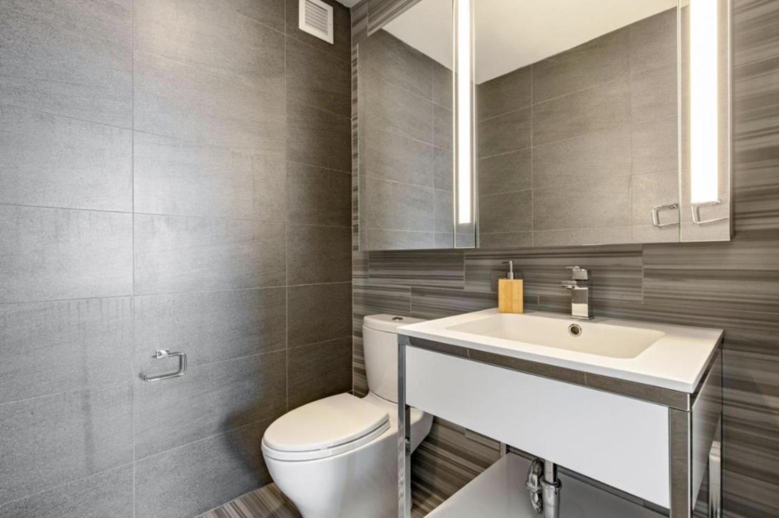 Căn hộ Super Stunning Views With Amazing 2 Beds 1,5 Bath