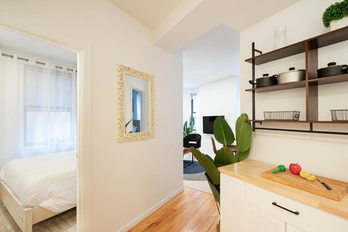 Căn hộ 2br Prime West Village Newly Furnished