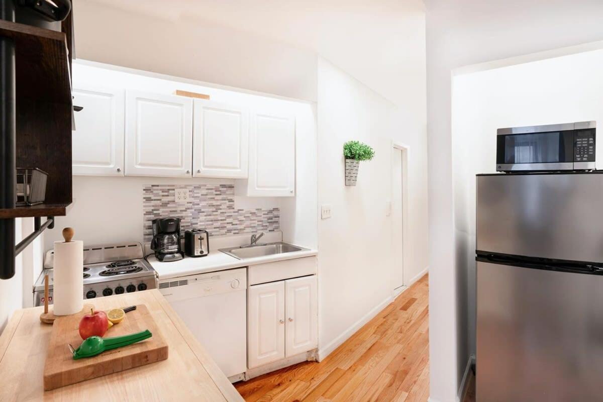 Căn hộ 2br Prime West Village Newly Furnished *
