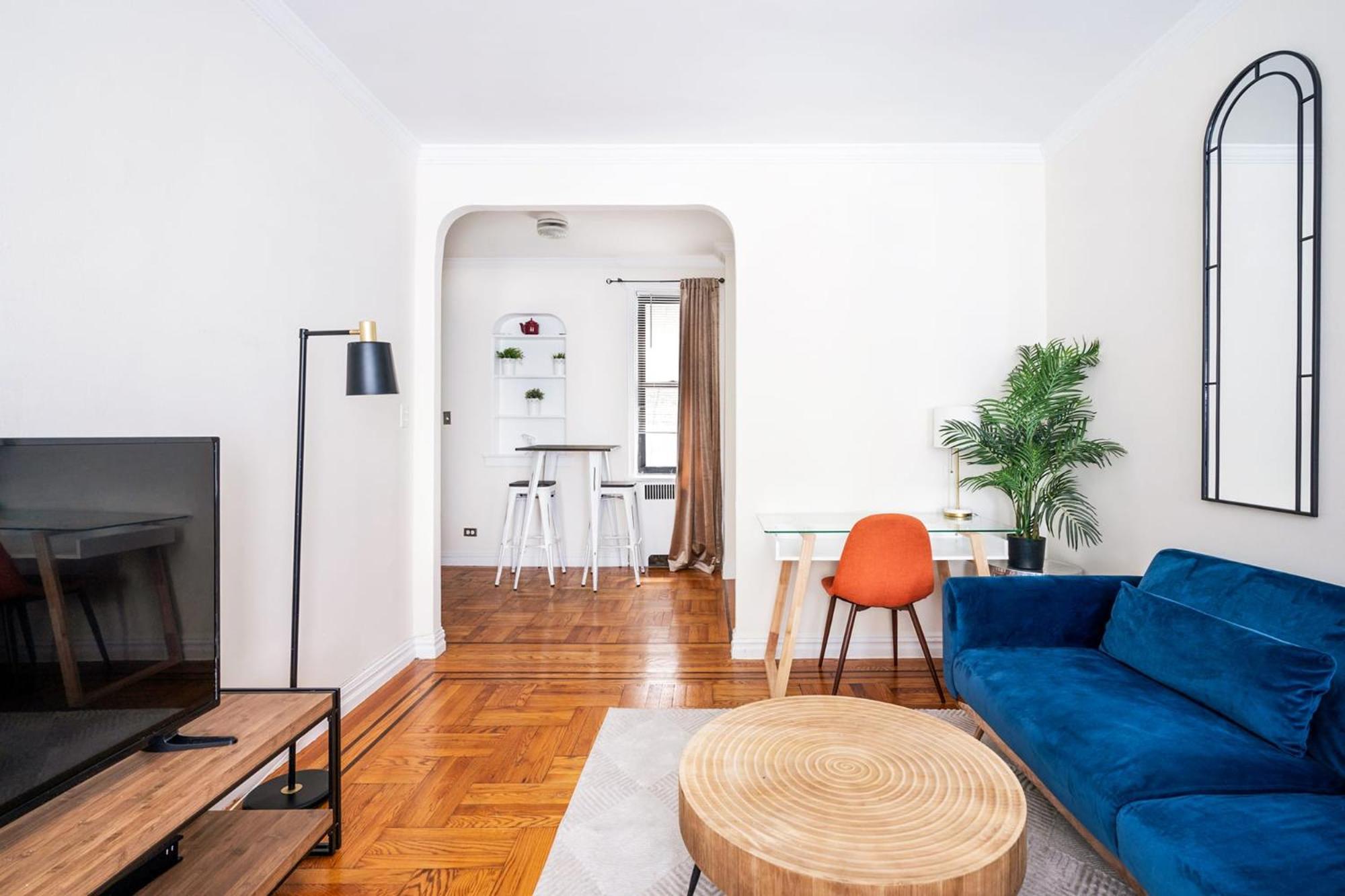 105-2c Xl Prime Location * New York