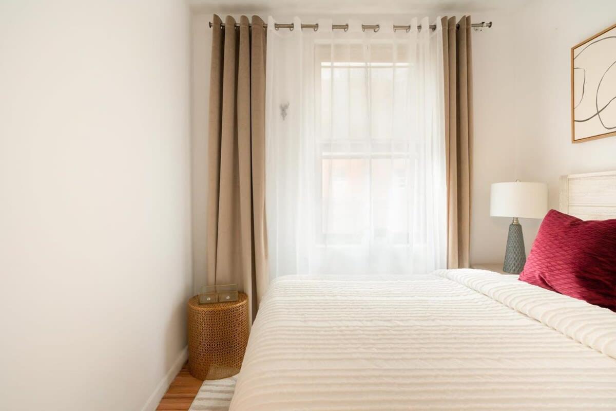 Căn hộ 2br Prime West Village Newly Furnished