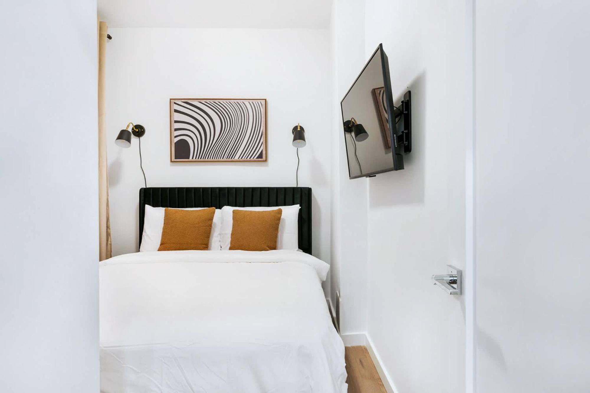1290-10 New Renovated 2 Bedrooms In Ues Căn hộ *
