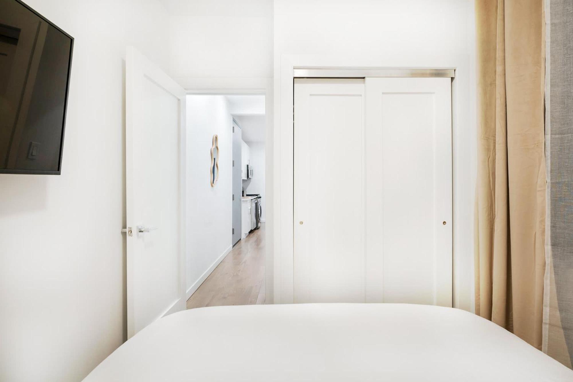 1290-10 New Renovated 2 Bedrooms In Ues Căn hộ