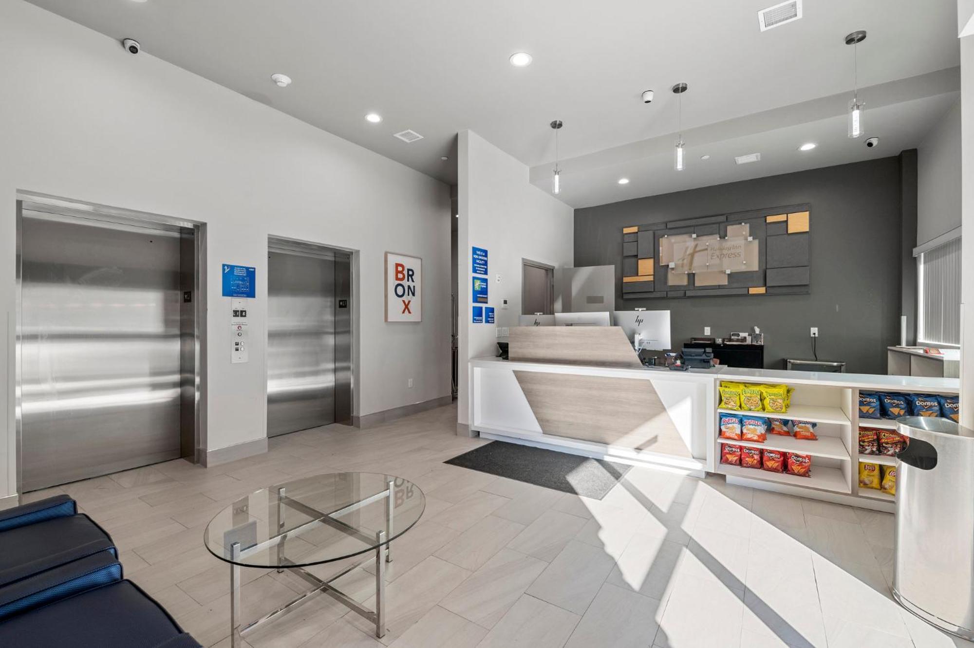 Express & Bronx - Nyc By Ihg New York
