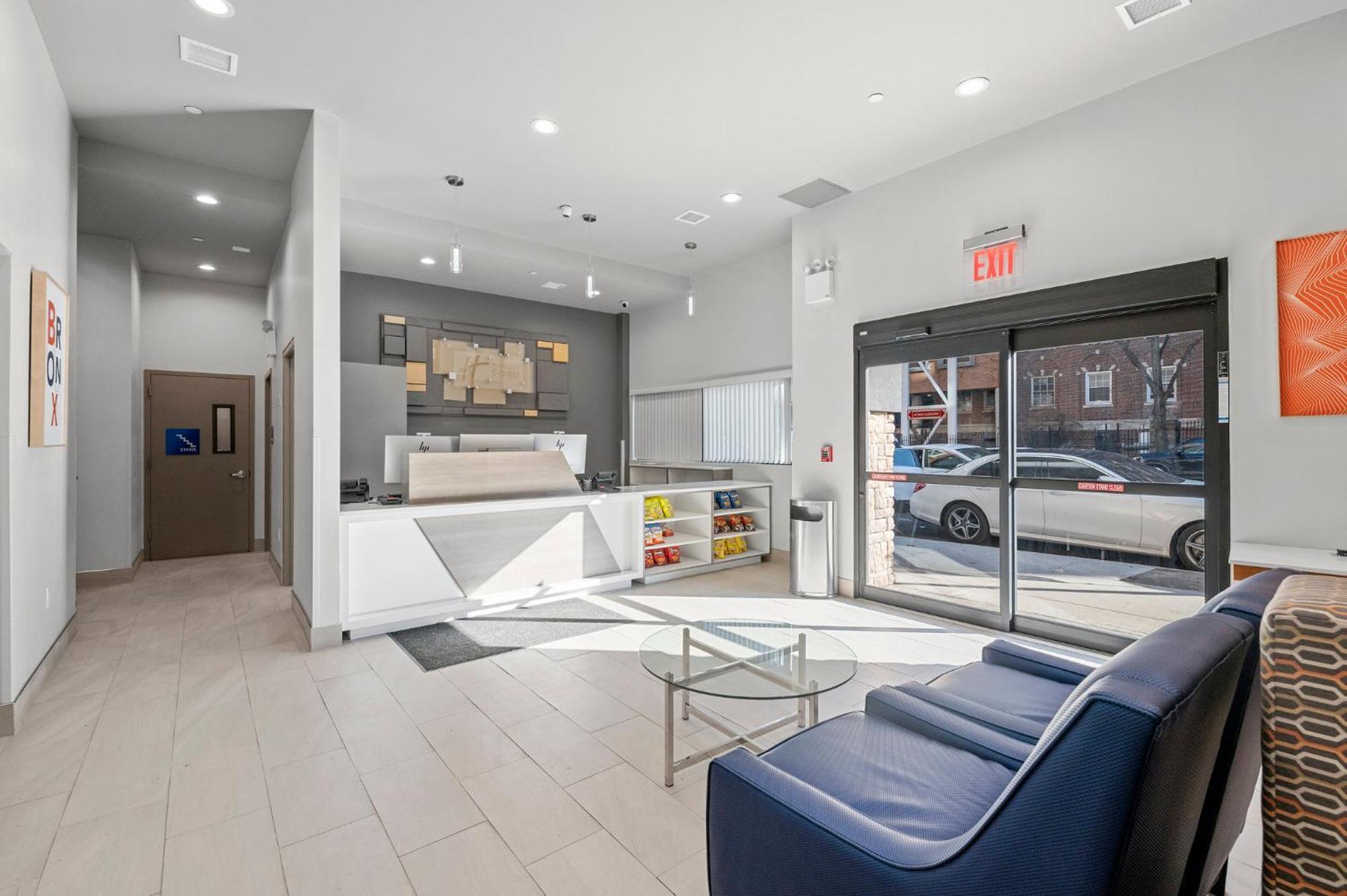 Khách sạn Express & Bronx - Nyc By Ihg *