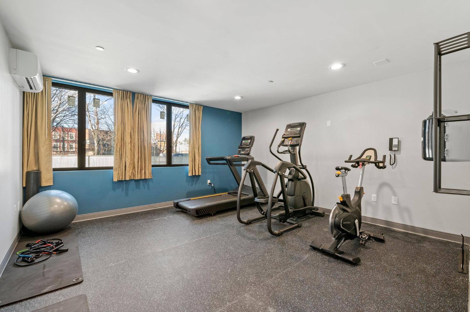 Express & Bronx - Nyc By Ihg New York