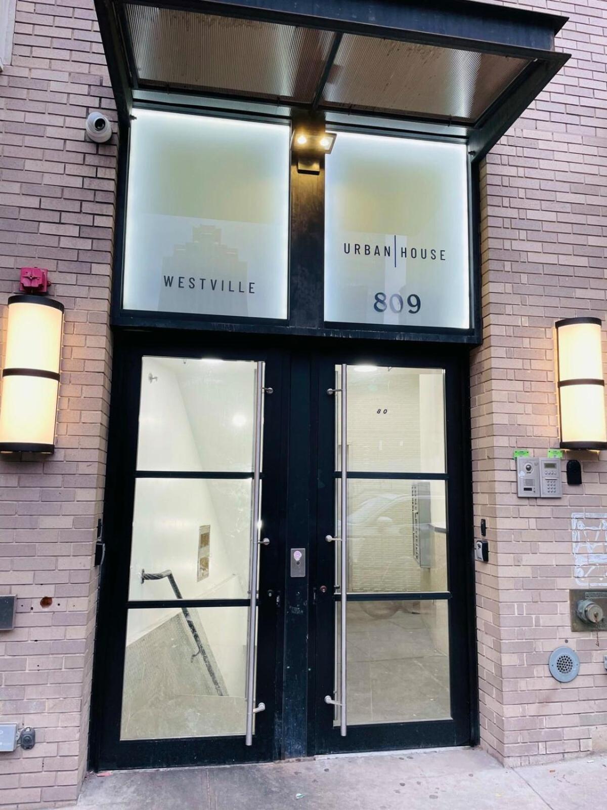 809-6b New 2br Duplex With Private Patio