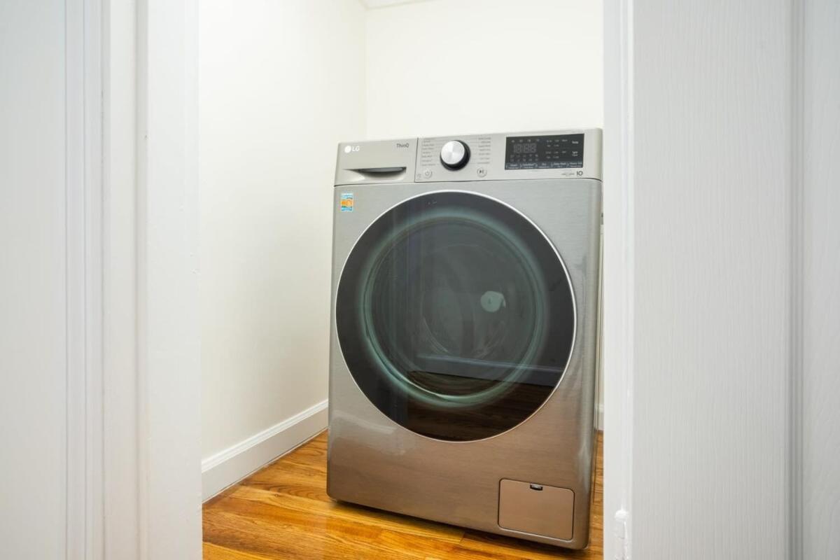 49-3b Newly Renovated 2br Wd Midtown East New York