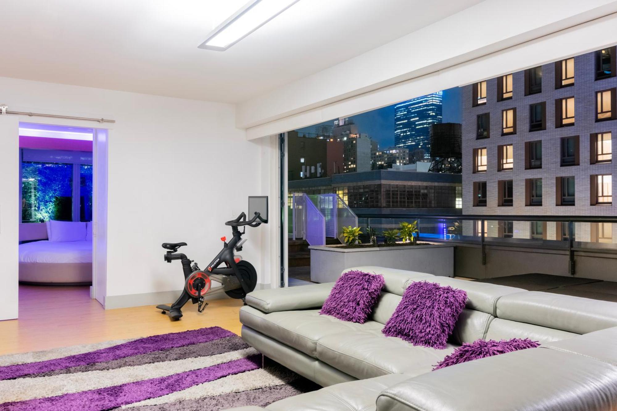 Yotel Times Square Khách sạn 4*