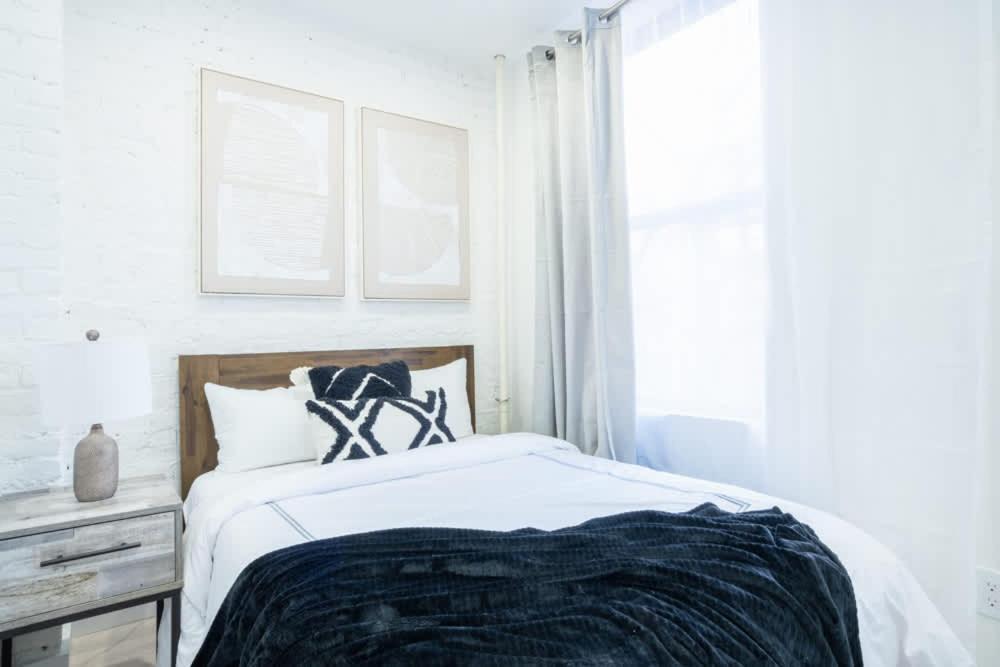 180-2 Brand New 2br 1bath East Village Căn hộ *