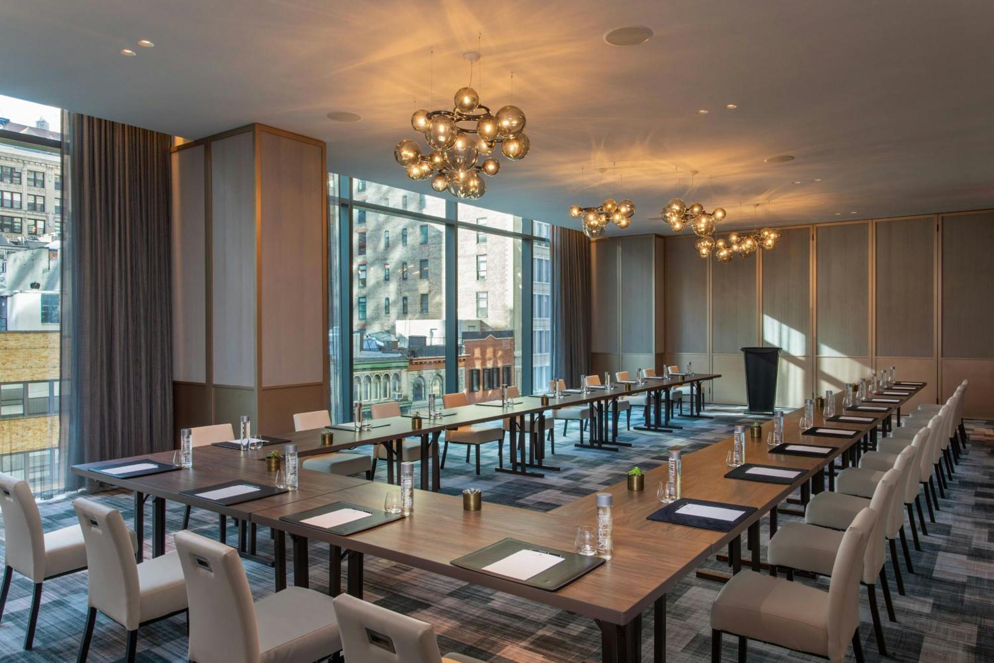 The Ritz-carlton New York, Nomad Khách sạn