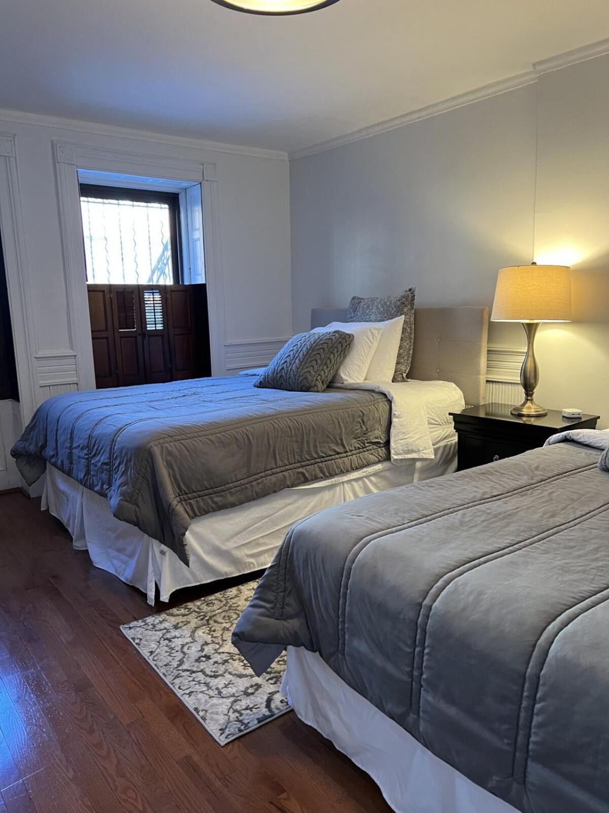 Share Historic Brownstone With The Host! Nhà khách