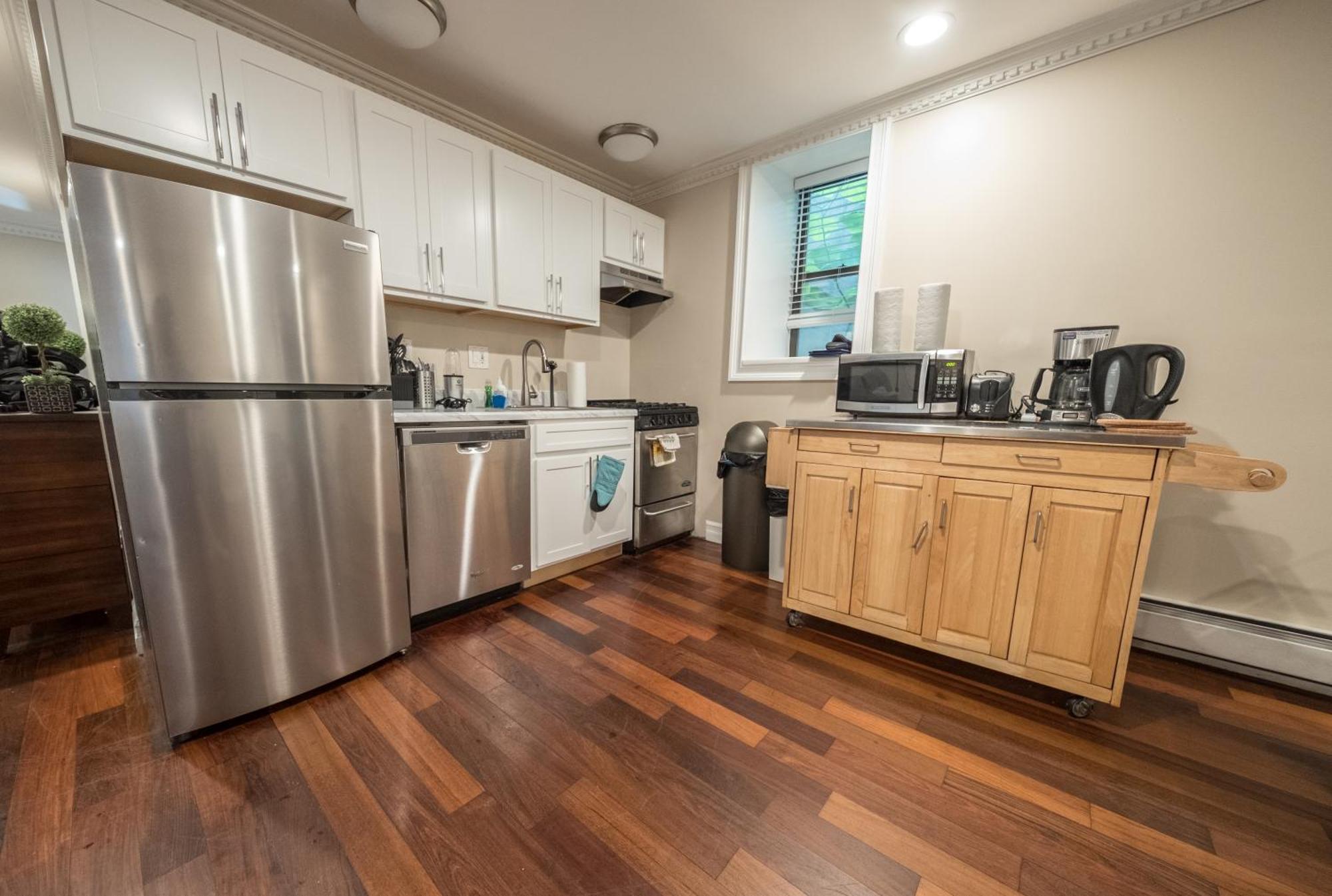 Spacious 4br 2ba With Private Outdoor Space Uws *