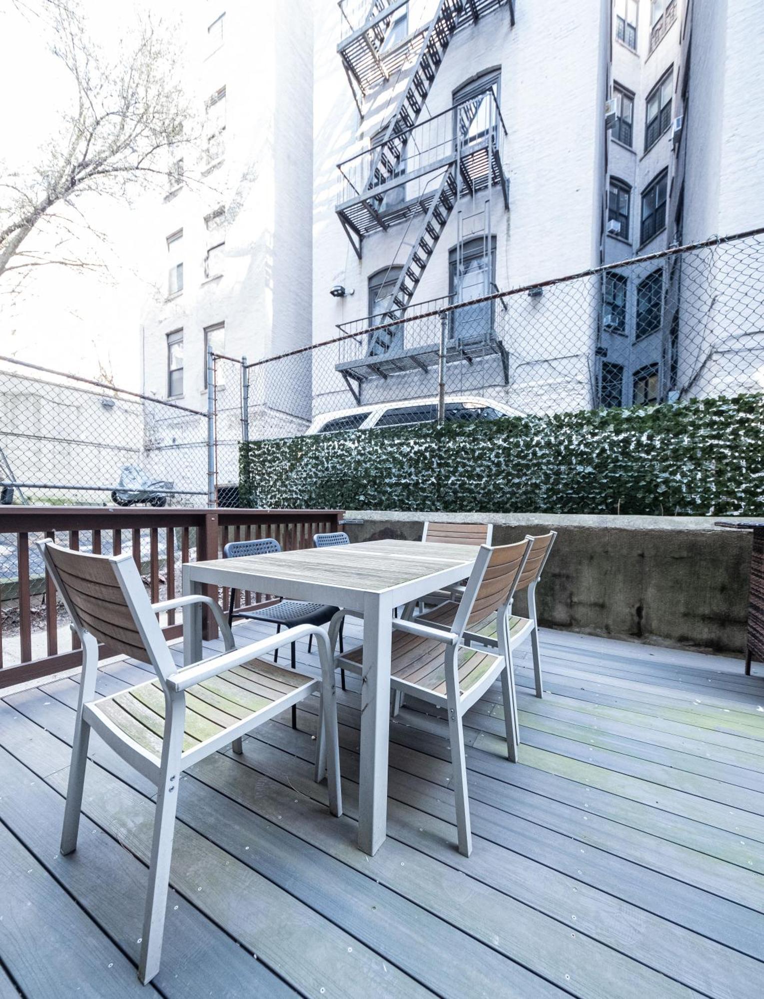 Spacious 4br 2ba With Private Outdoor Space Uws Apartment
