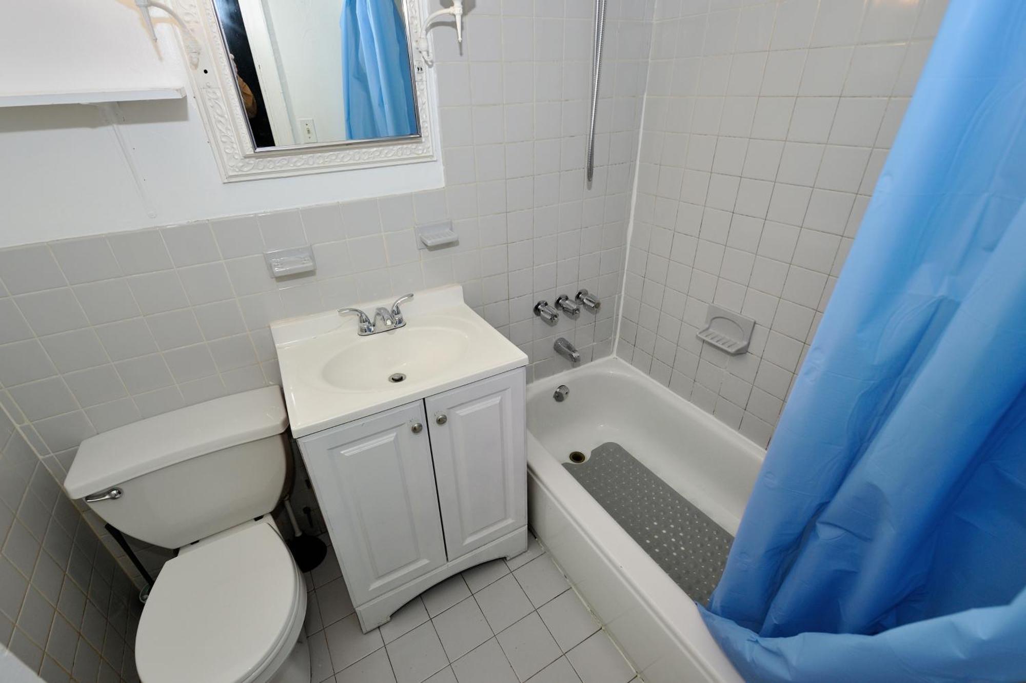 Căn hộ 5 Bedroom 2 Bath Full Floor Midtown *