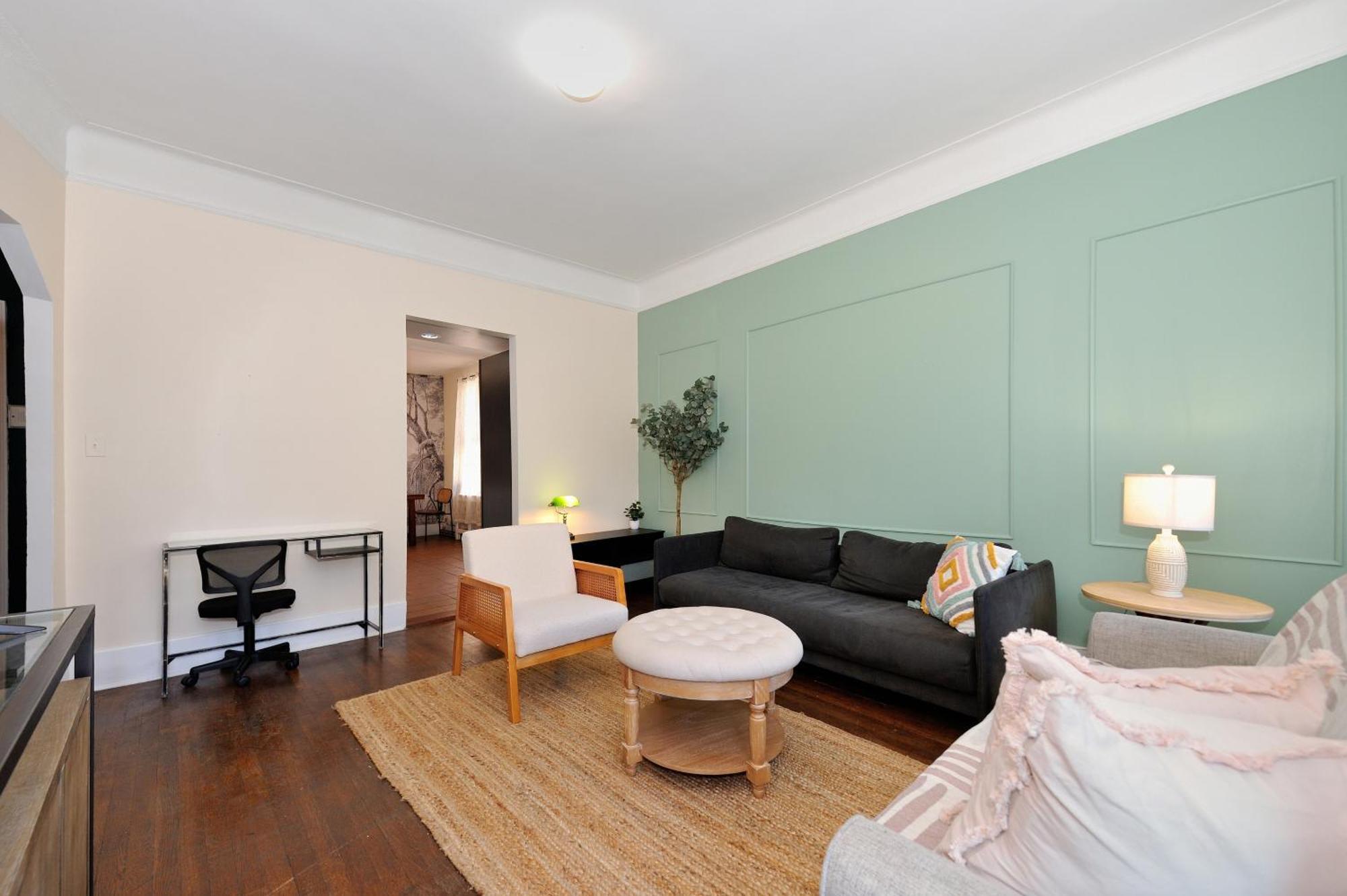 Căn hộ 5 Bedroom 2 Bath Full Floor Midtown *