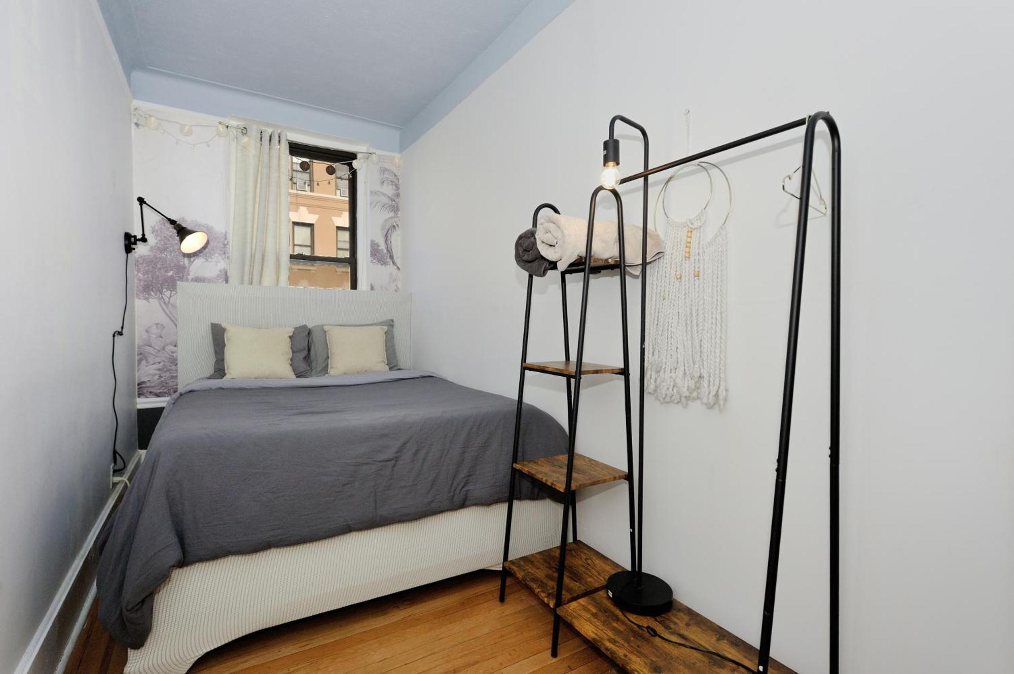 Căn hộ 5 Bedroom 2 Bath Full Floor Midtown