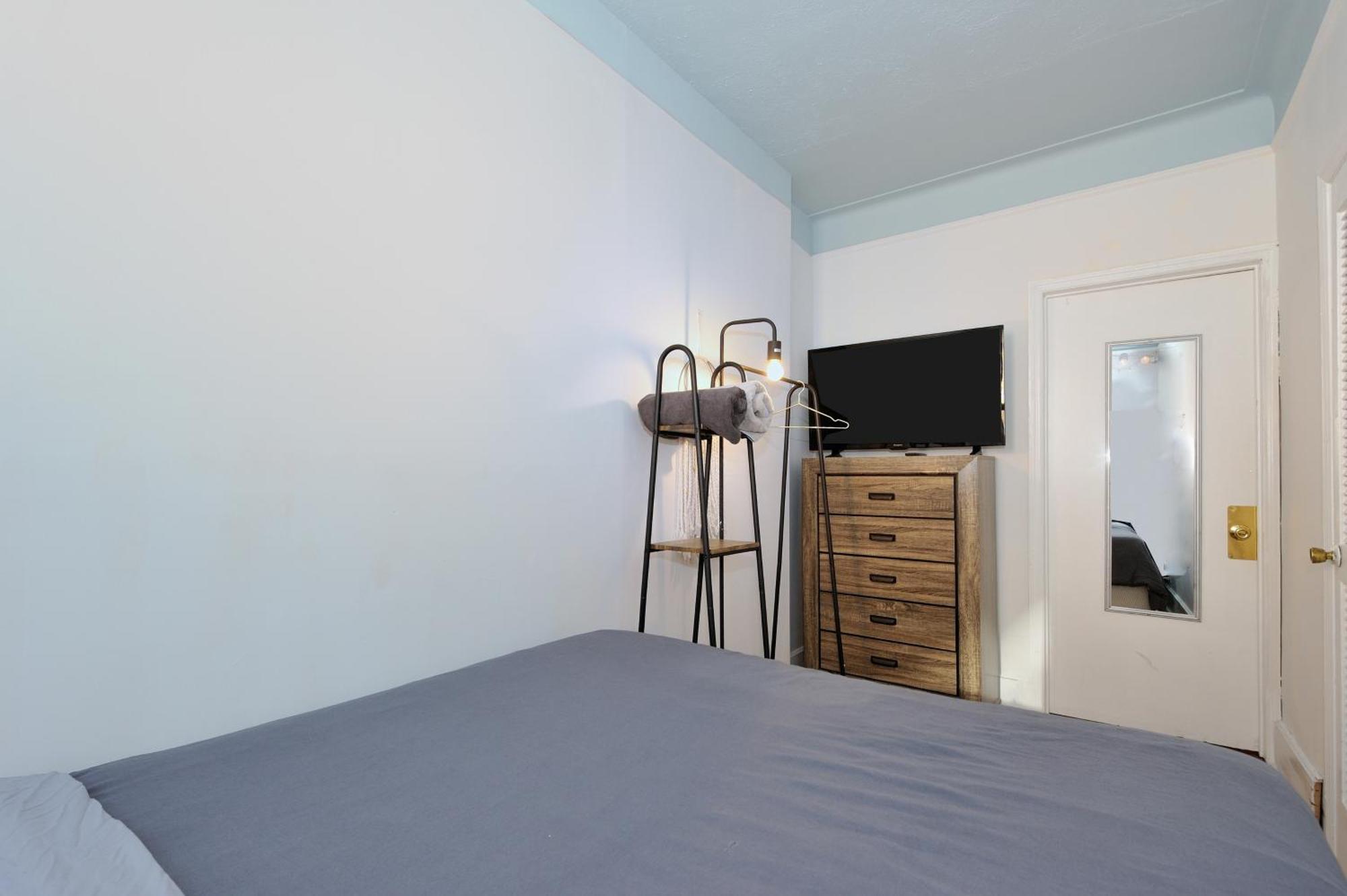 Căn hộ 5 Bedroom 2 Bath Full Floor Midtown