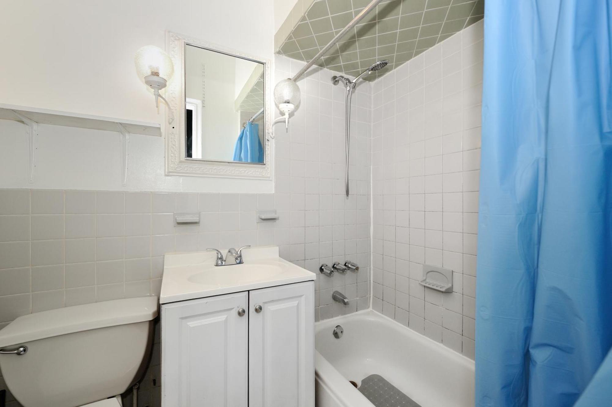 Căn hộ 5 Bedroom 2 Bath Full Floor Midtown *