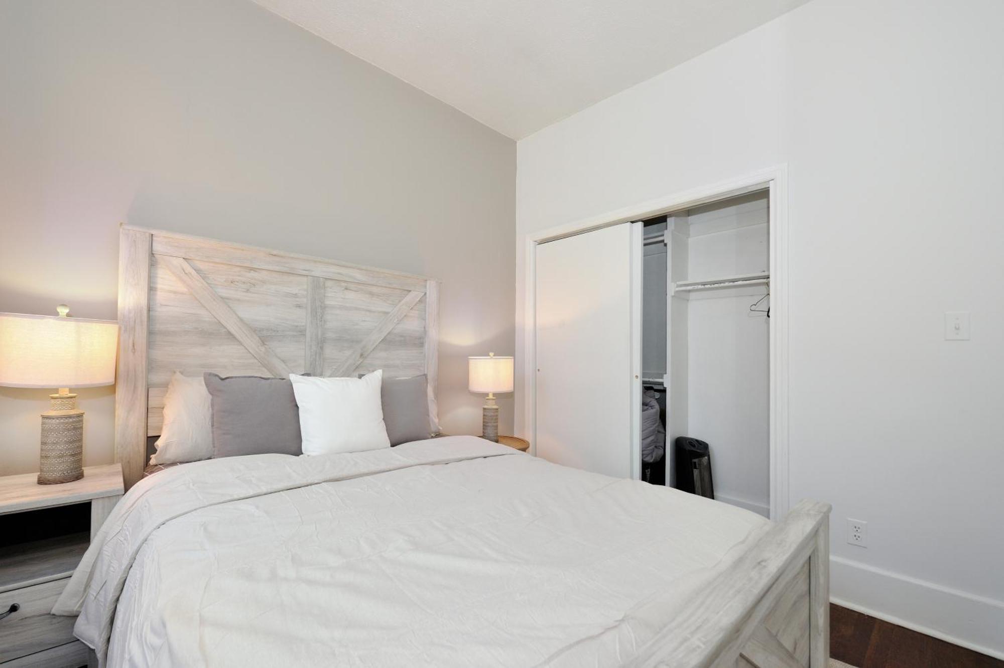 5 Bedroom 2 Bath Full Floor Midtown Căn hộ New York