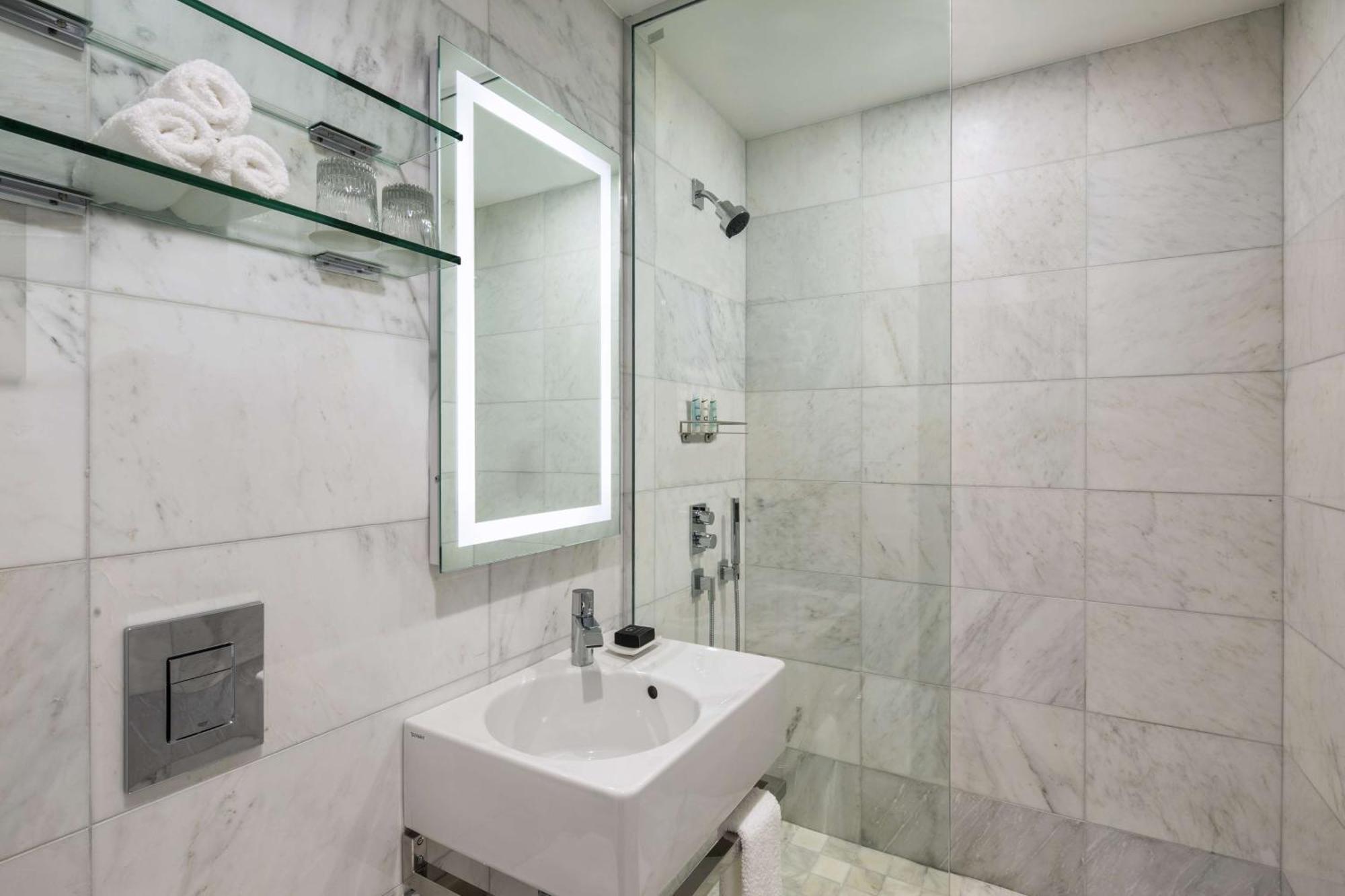 Khách sạn Dream Midtown, By Hyatt 4*