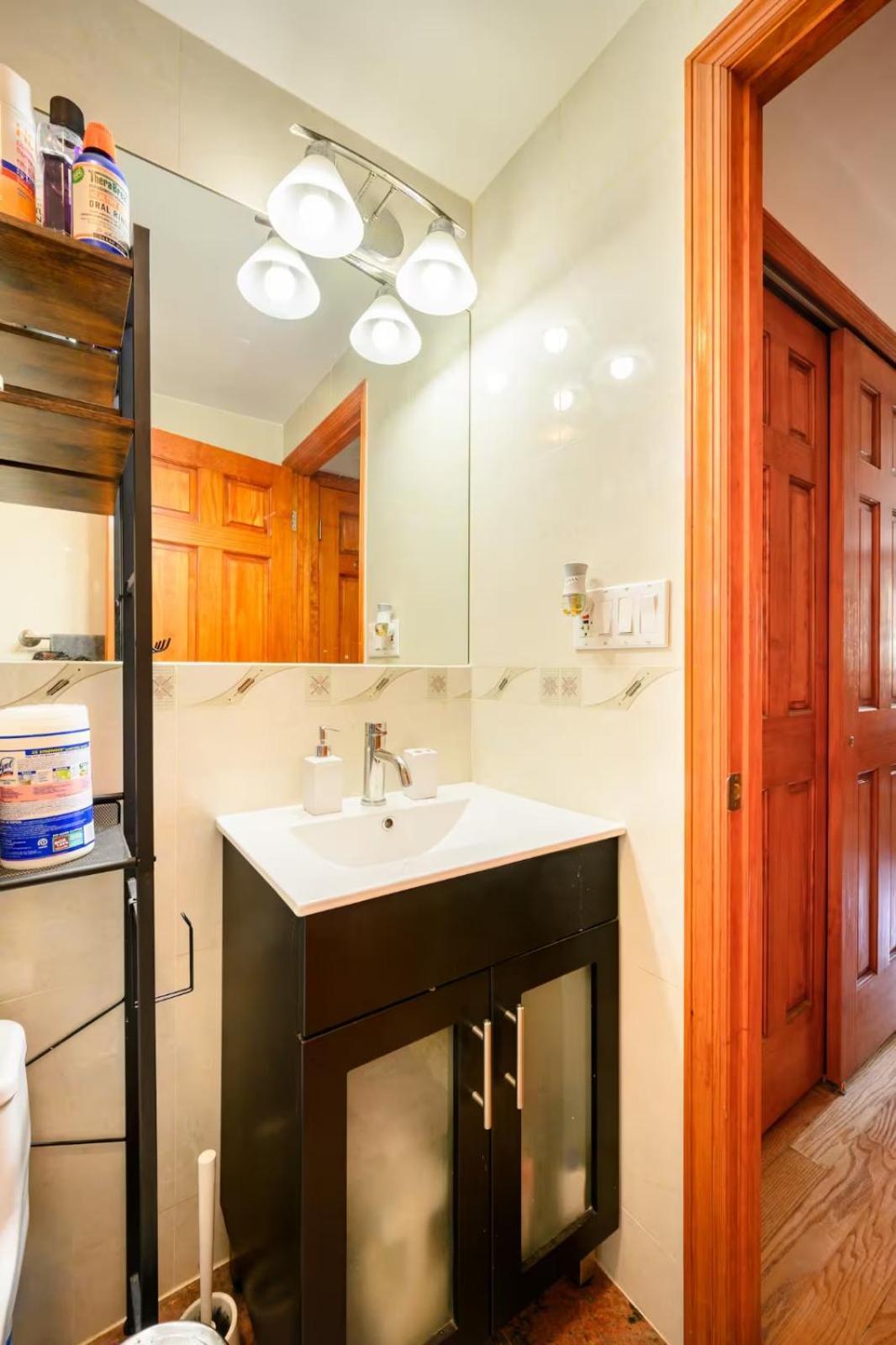Large Private & Private Bathroom Ở trọ New York